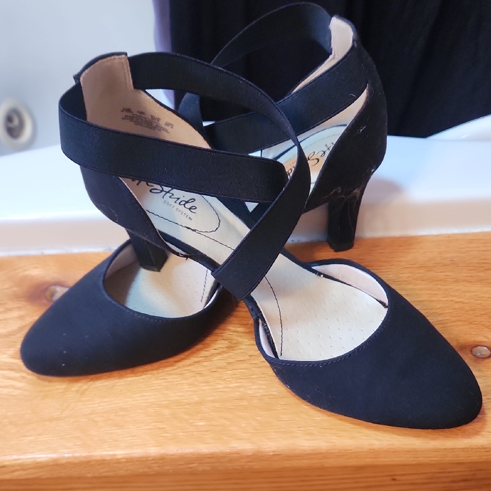 Life Stride Elegant Black Cross-Strap Heels